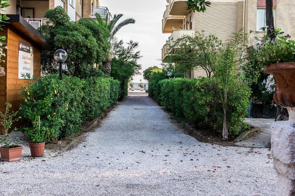 Il Mare In Giardino Apartment